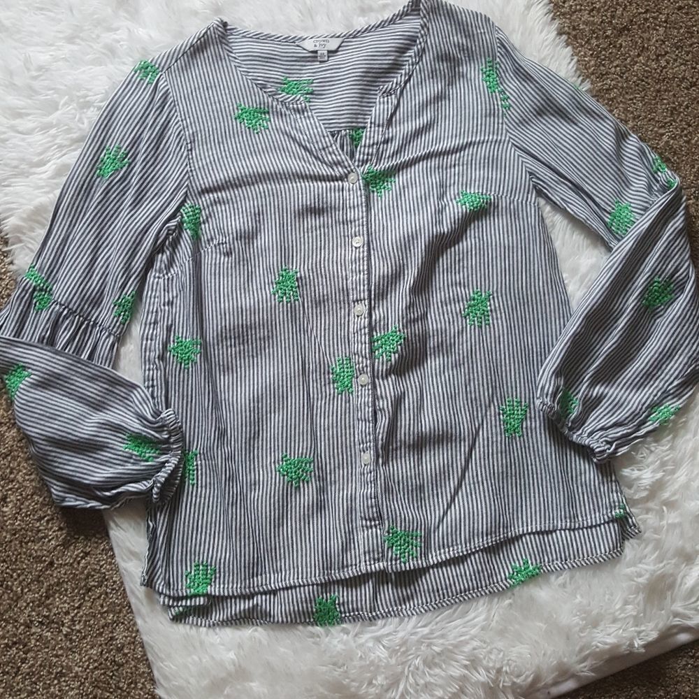 Crown and Ivy blue and white striped with green embroidery button down top Sz XS